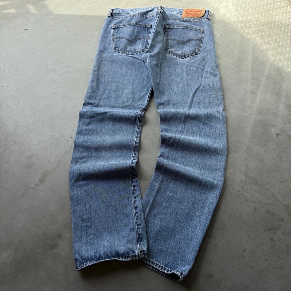 Levis 501 Mens Light Wash Straight Leg Button Fly Denim Jeans 34x32